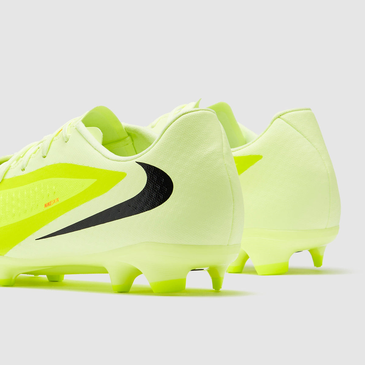Nike Phantom 6 Academy Low FG/MG
